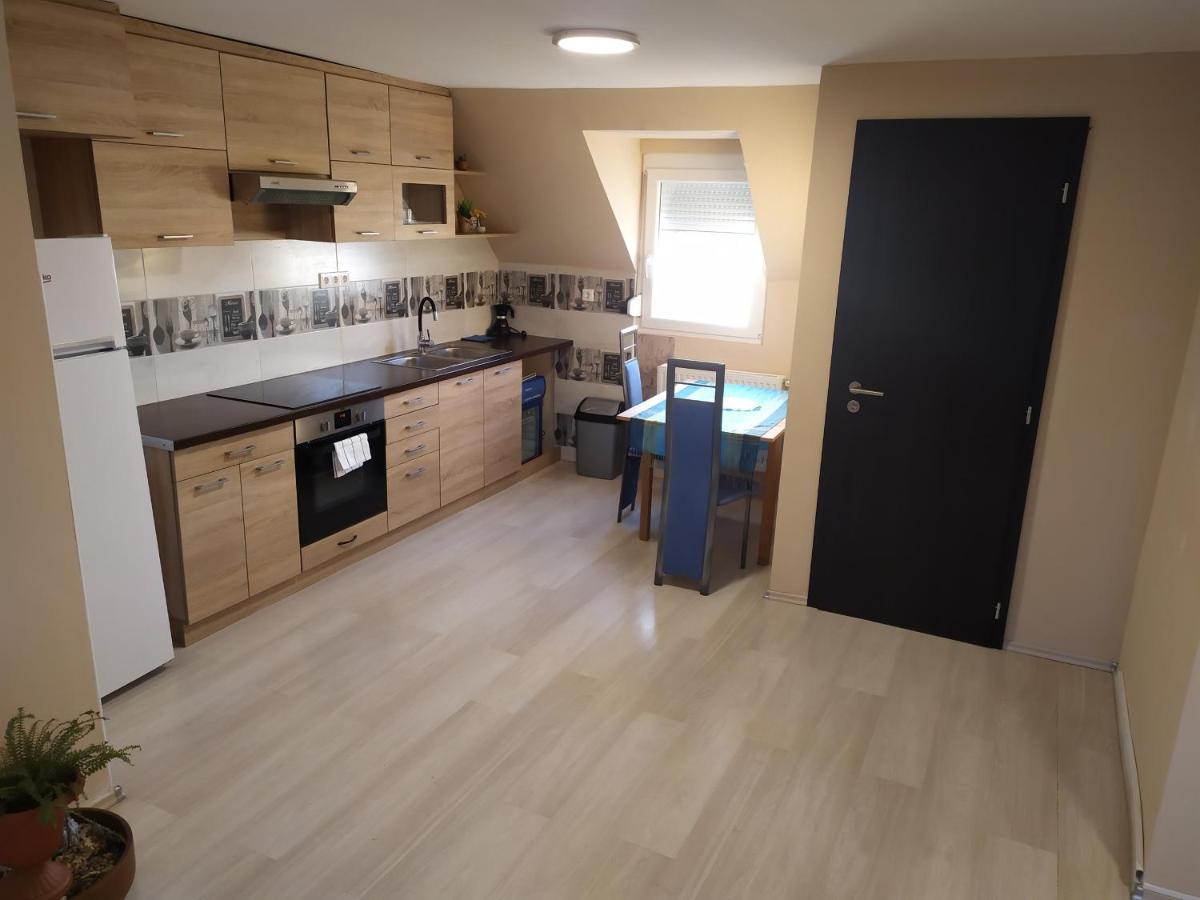 Ferienwohnung City Apartmanhaz Sárvár Exterior foto